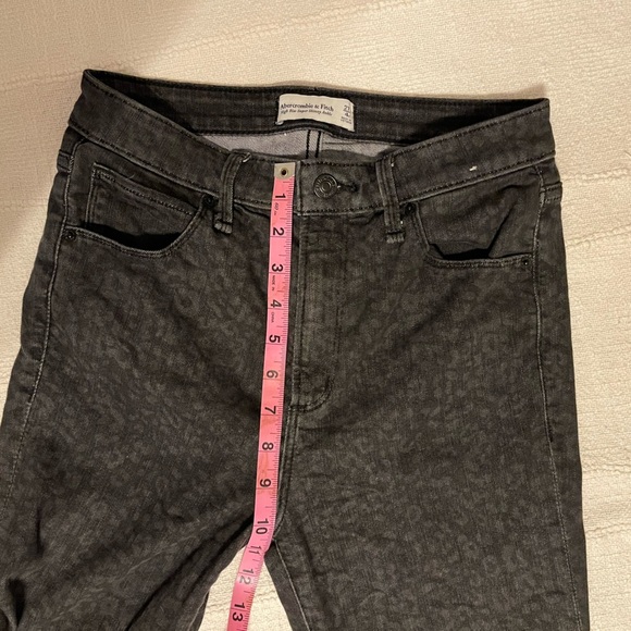 Abercrombie Black & Grey Cheetah Print High Rise Super Skinny Ankle Jeans size 4 - Picture 3 of 6